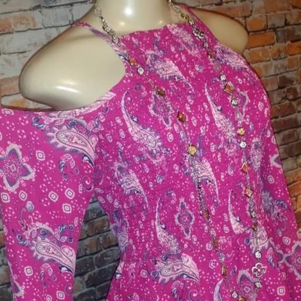 Decree cold shoulder pretty top